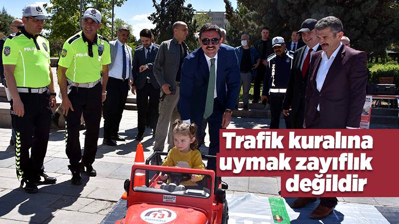 Trafik kuralına uymak zayıflık değildir 