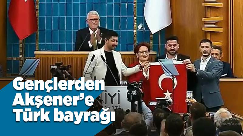 İYİ gençlerden Akşener’e Türk Bayrağı 