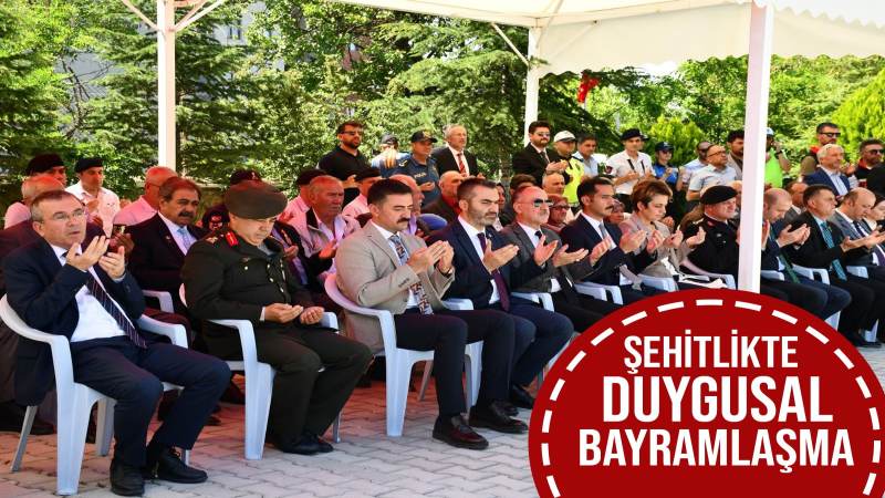 Şehitlikte duygusal bayramlaşma 