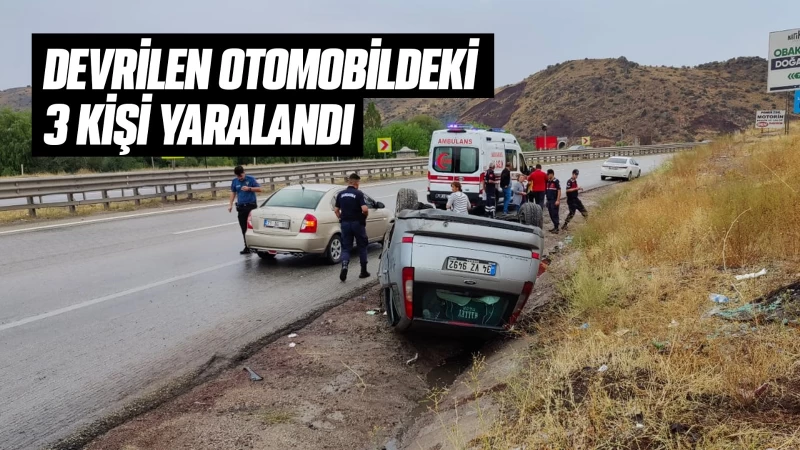 Devrilen otomobildeki 3 kişi yaralandı