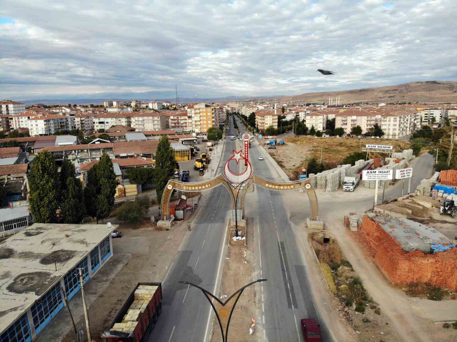 Bu ilçede yaşayanlar iki adımla il değiştiriyor