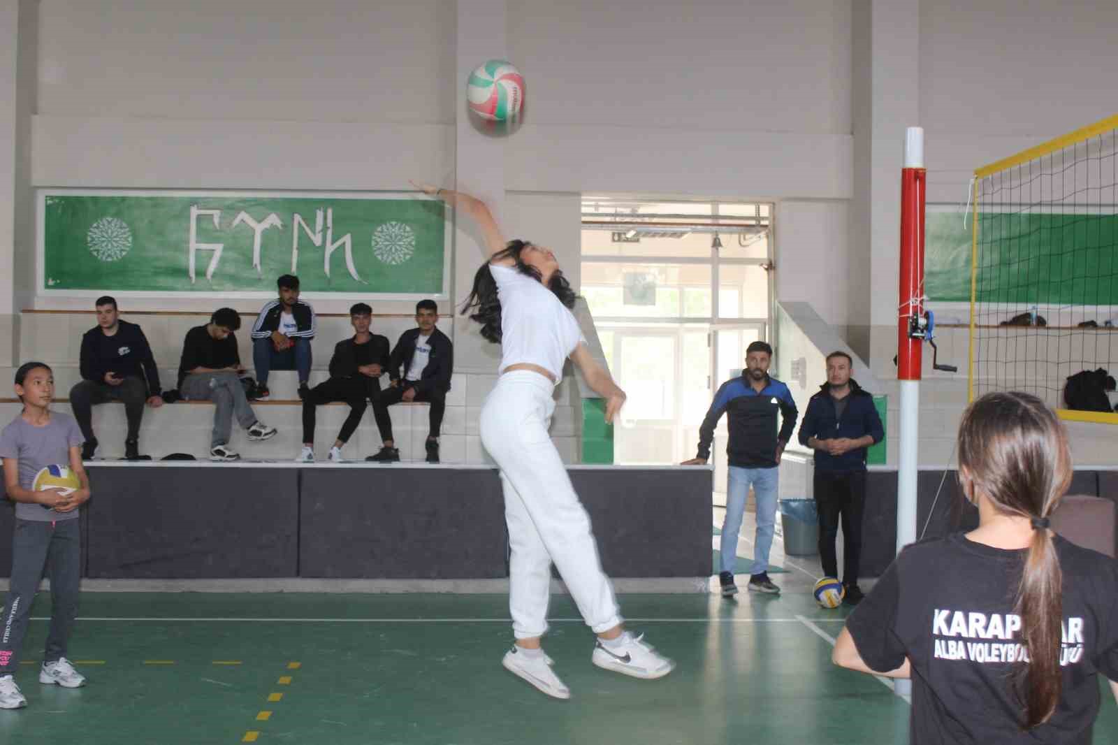 Konya'da voleybol kursuna yoğun ilgi