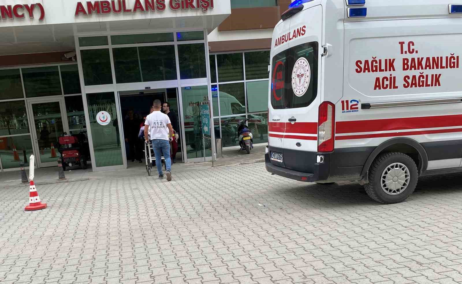 Konya'da kontrolden çıkan otomobil şarampole devrildi: 2 yaralı