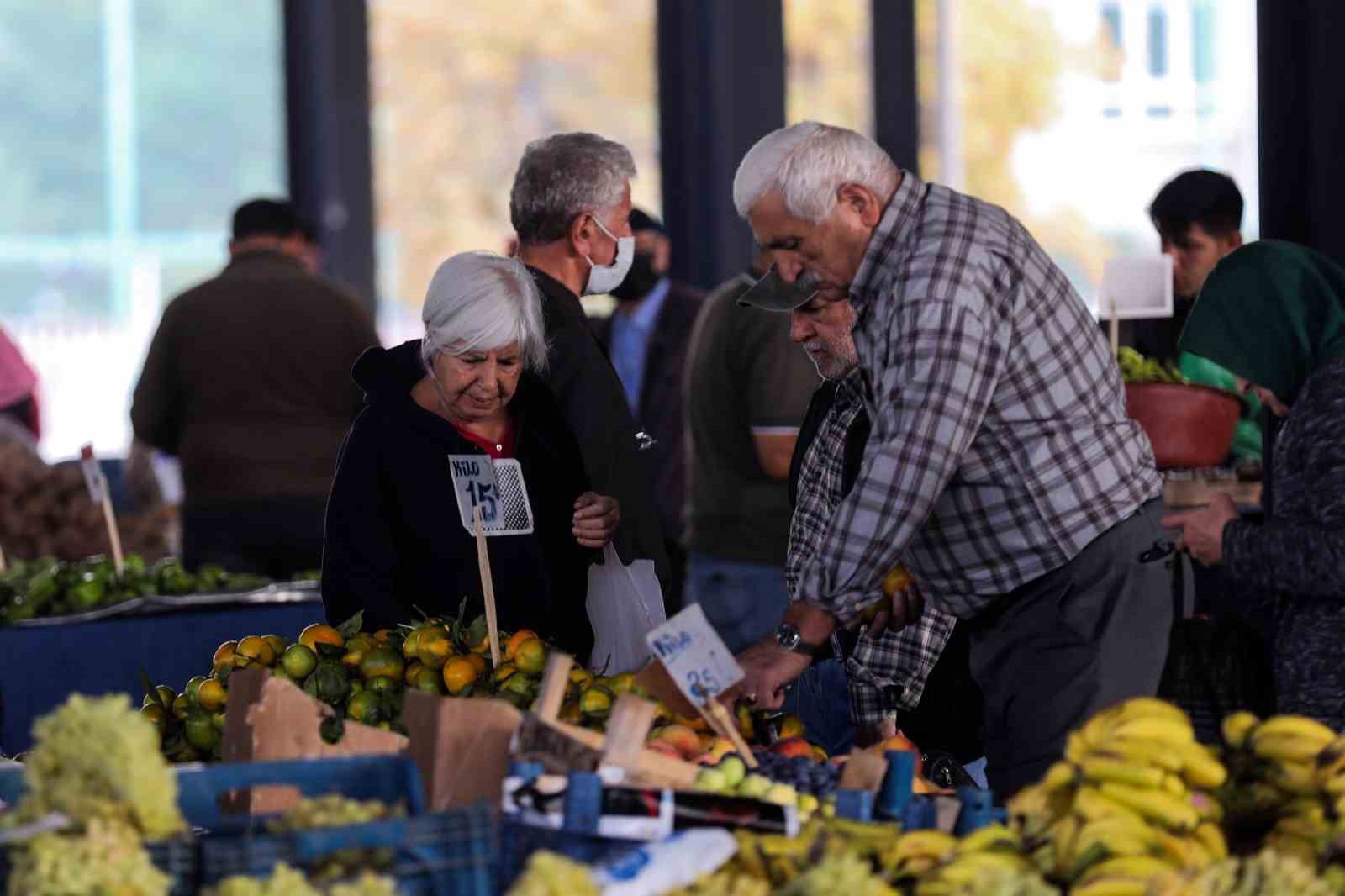 Ankara'da Yenimahalle’nin ilk güneş enerjili pazarı açıldı