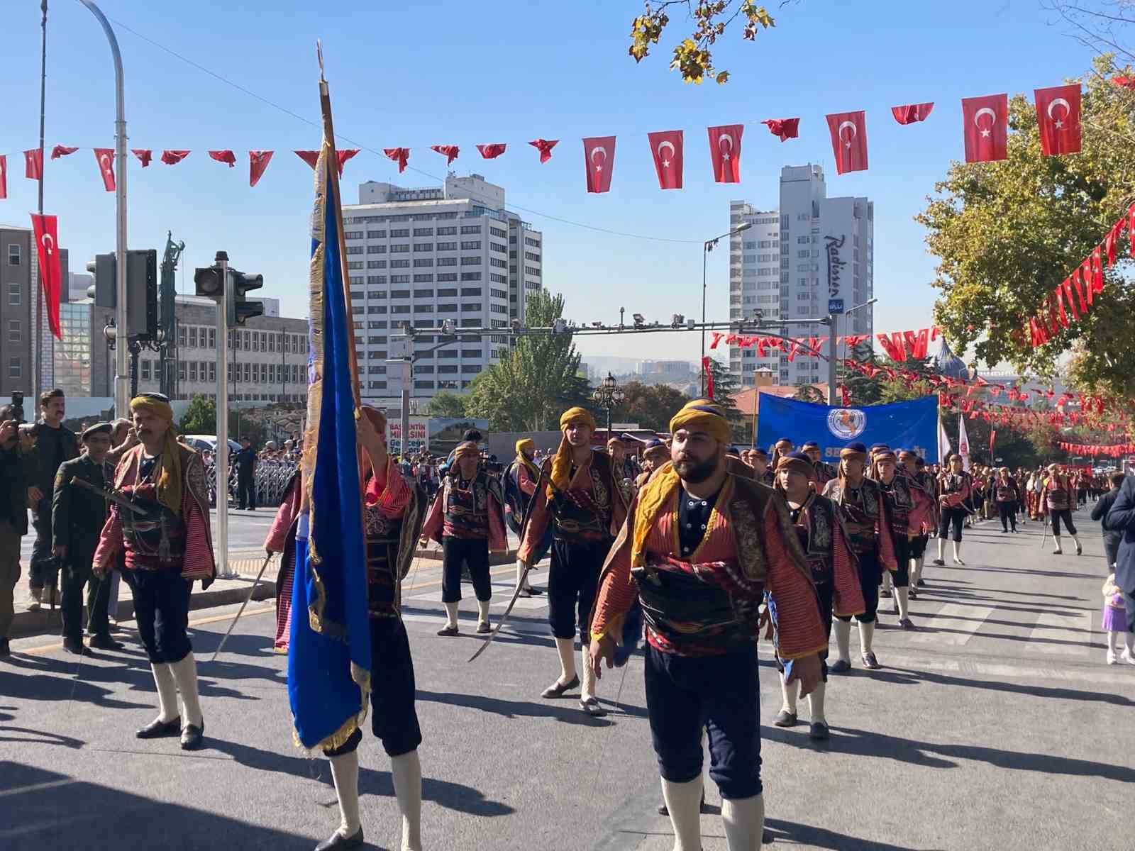 Ankara’nın başkent oluşu Anıtkabir ve 1. Mecliste törenlerle kutlandı