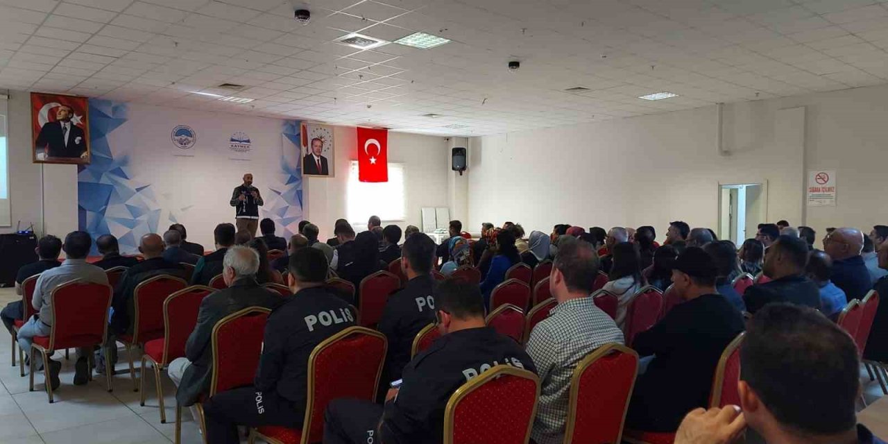 Narkotik polisinden ‘Narko Rehber’ eğitim faaliyeti