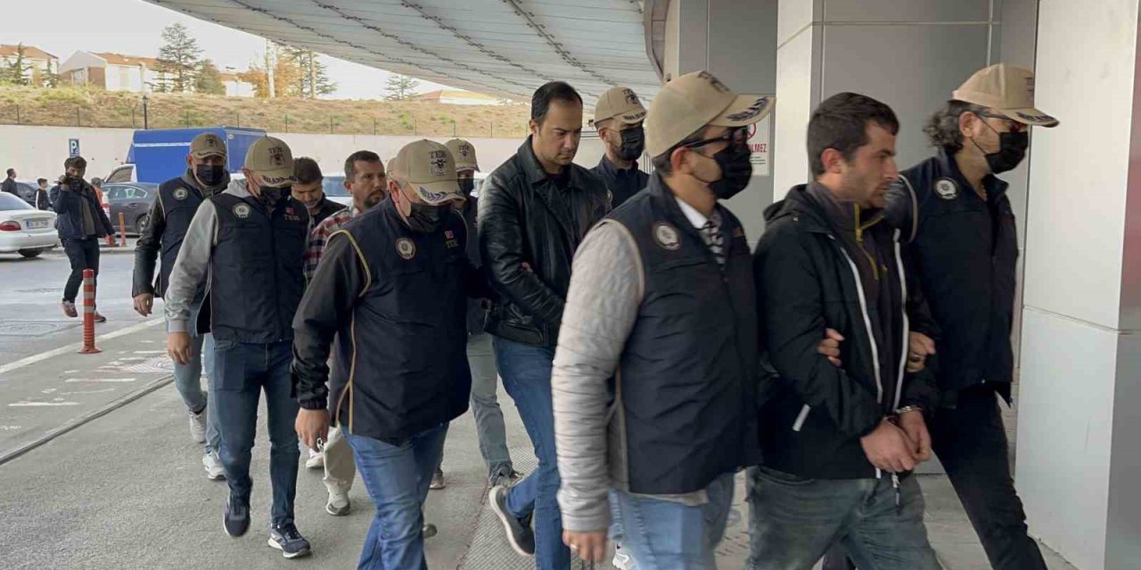 Eskişehir'de FETÖ şüphelisi 4 kişi adli kontrol şartı ve yurt dışına çıkış yasağıyla serbest kaldı