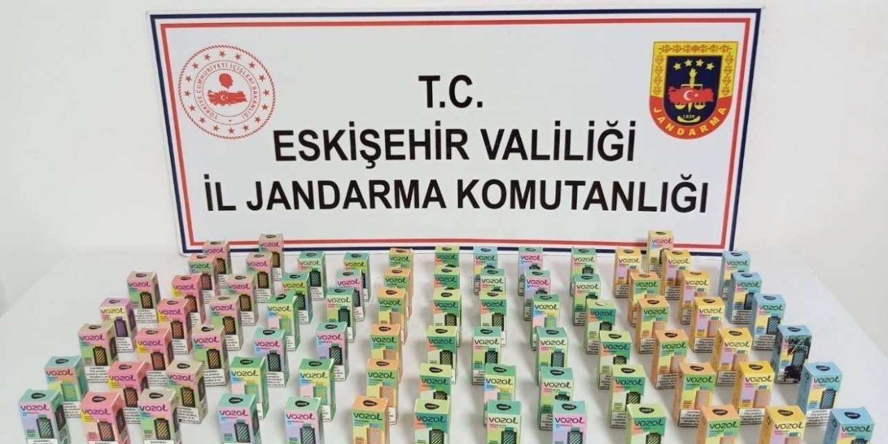 Eskişehir'de kaçak elektronik sigara satmak isteyen şahıslara jandarma operasyonu