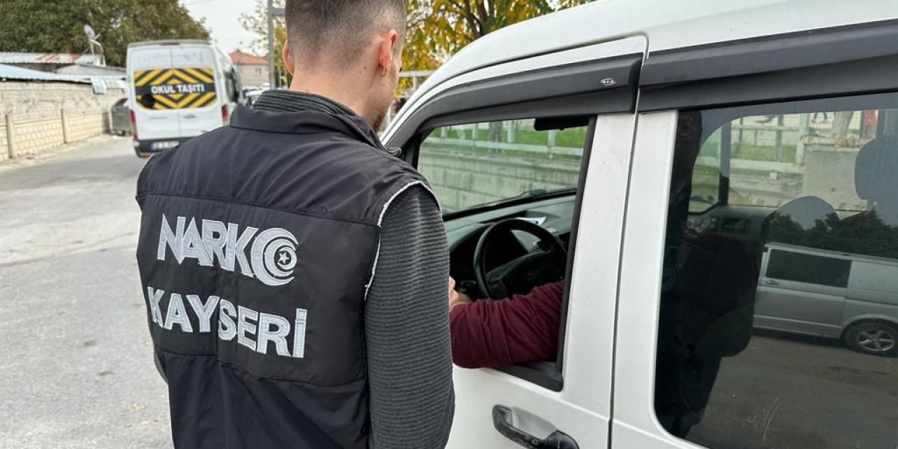 Kayseri'de Narkotik Polisi, okul civarı ve metruk binaları denetledi