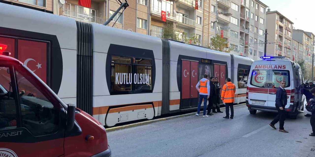 Eskişehir'de tramvayın çarptığı 16 yaşındaki genç kız yaralandı