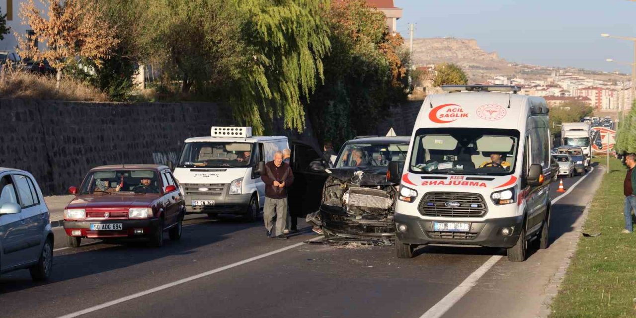 Nevşehir'de  100 metrede 3 kaza: 2 yaralı