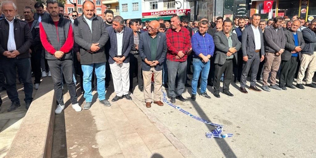 Kastamonu'nda iskeleden düşerek ölen inşaat işçisi toprağa verildi