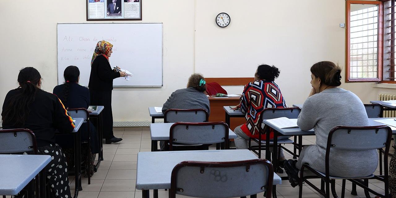 Cezaevi öğretmenleri mahkumlara ışık oluyor