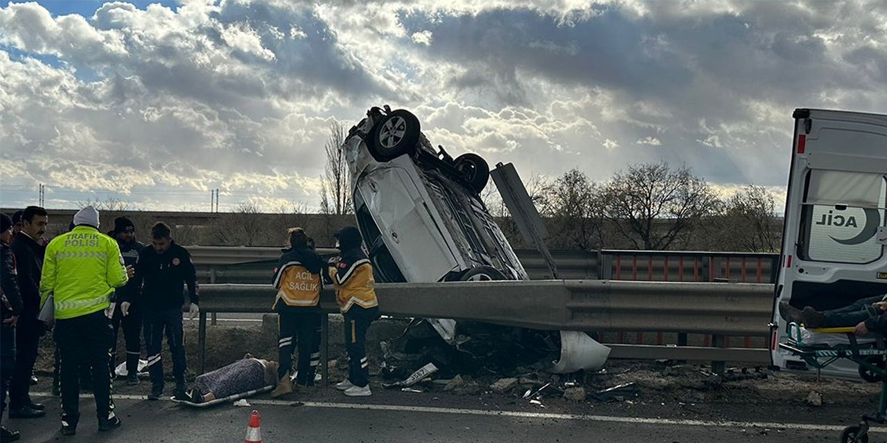 Kırıkkale'de kontrolden çıkan otomobil refüje devrildi