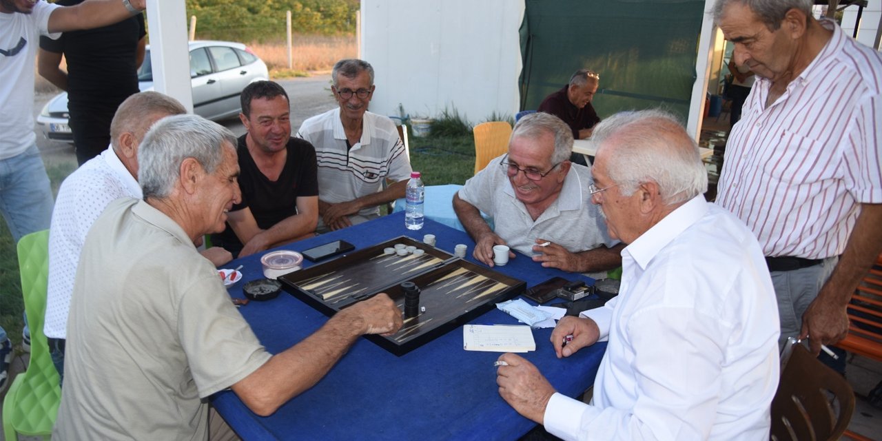 Bahşılı’da kıran kırana tavla turnuvası