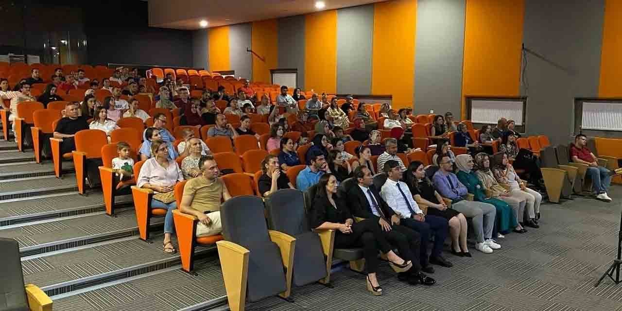 Başaran Koleji’nden velilere seminer