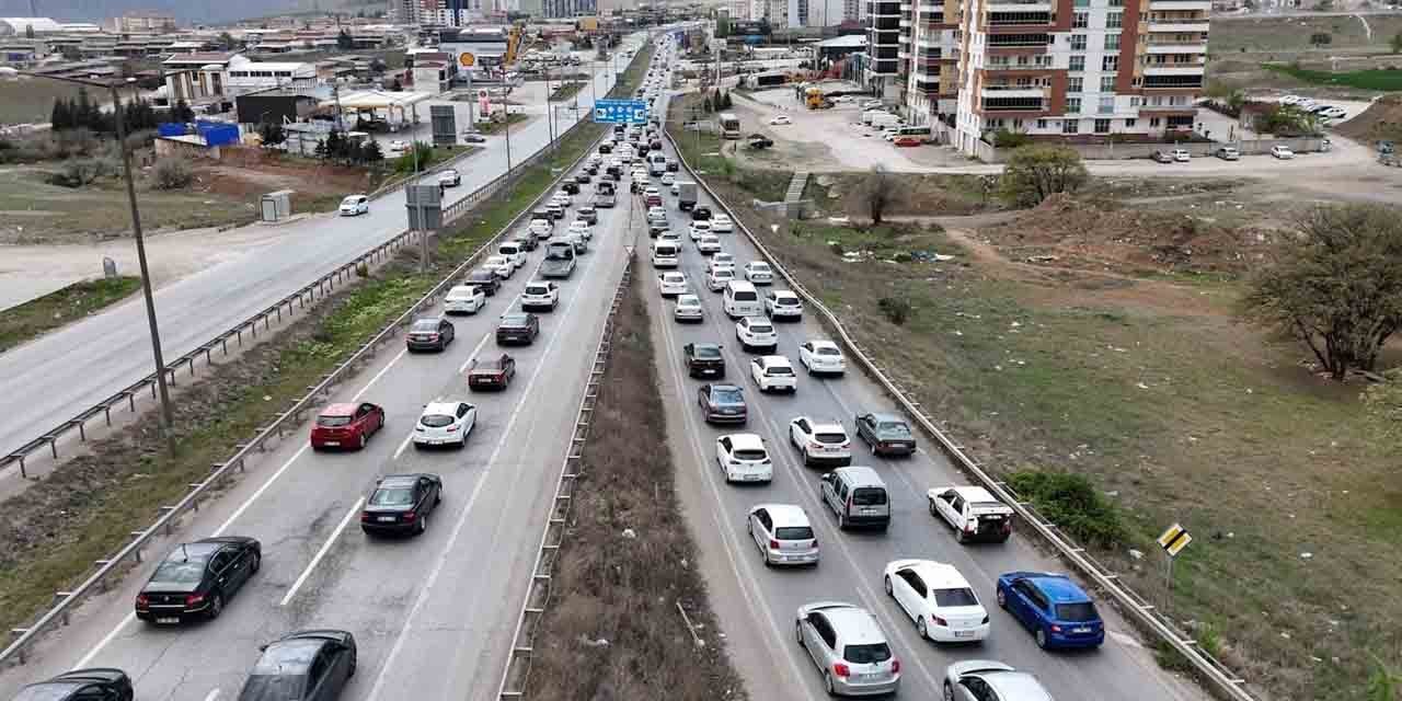 Kırıkkale’de binlerce araç yollara akın etti