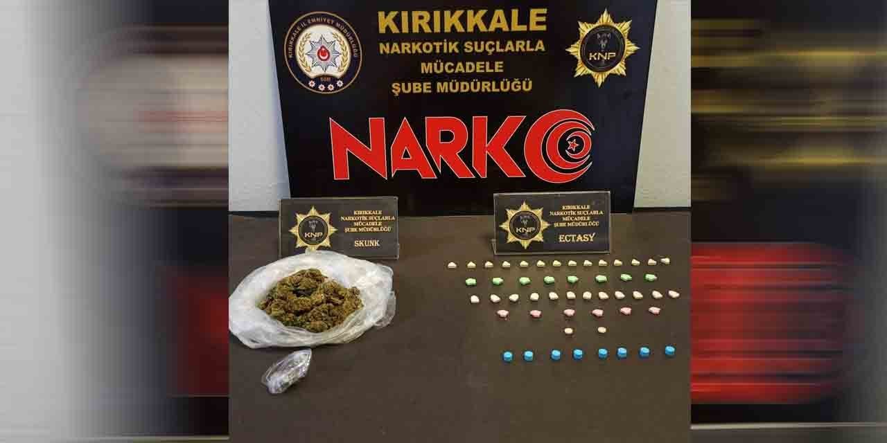 Araçta yapılan aramada skunk ele geçirildi