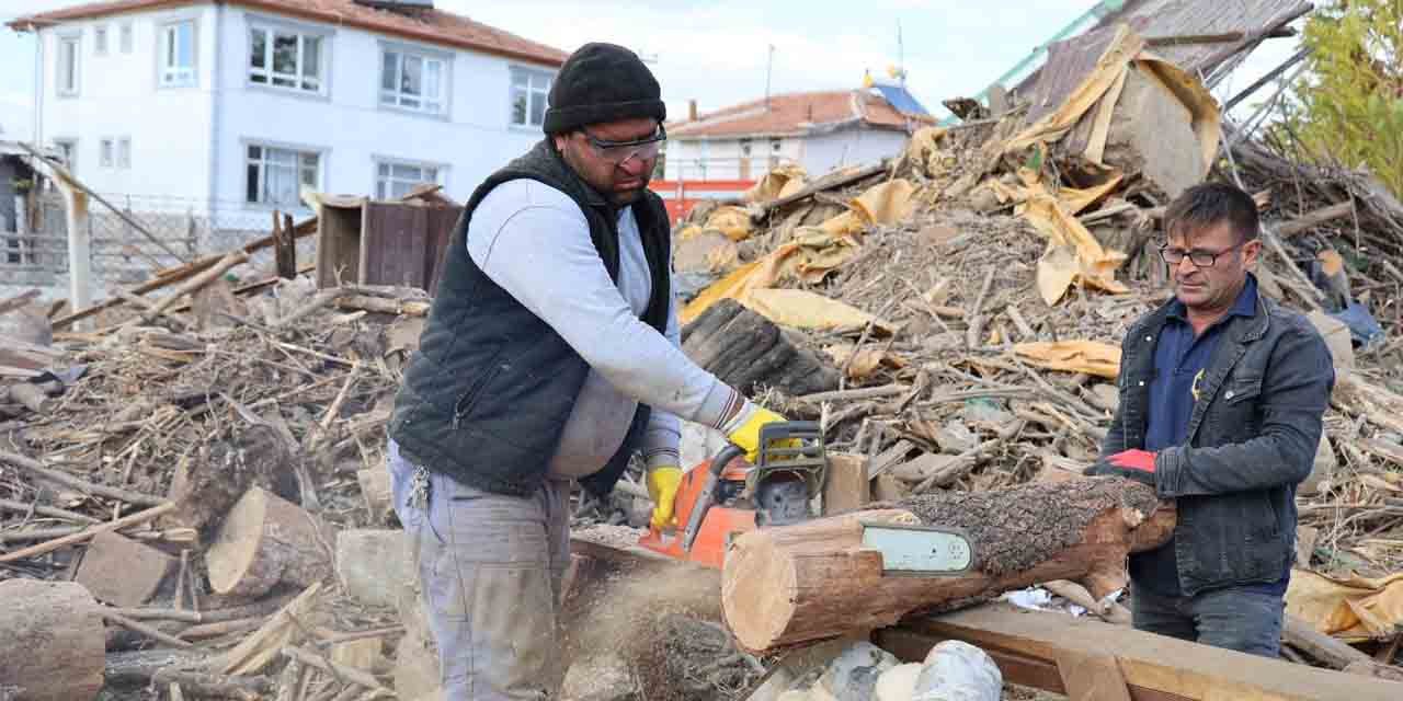 Budanan ağaçlar ihtiyaç sahiplerine yakacak oluyor