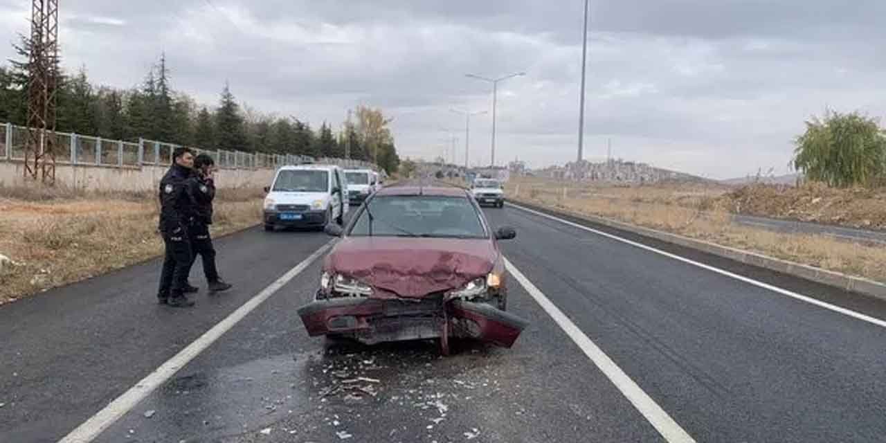 Kırıkkale’de ışıkla bekleyen araca çarptı!