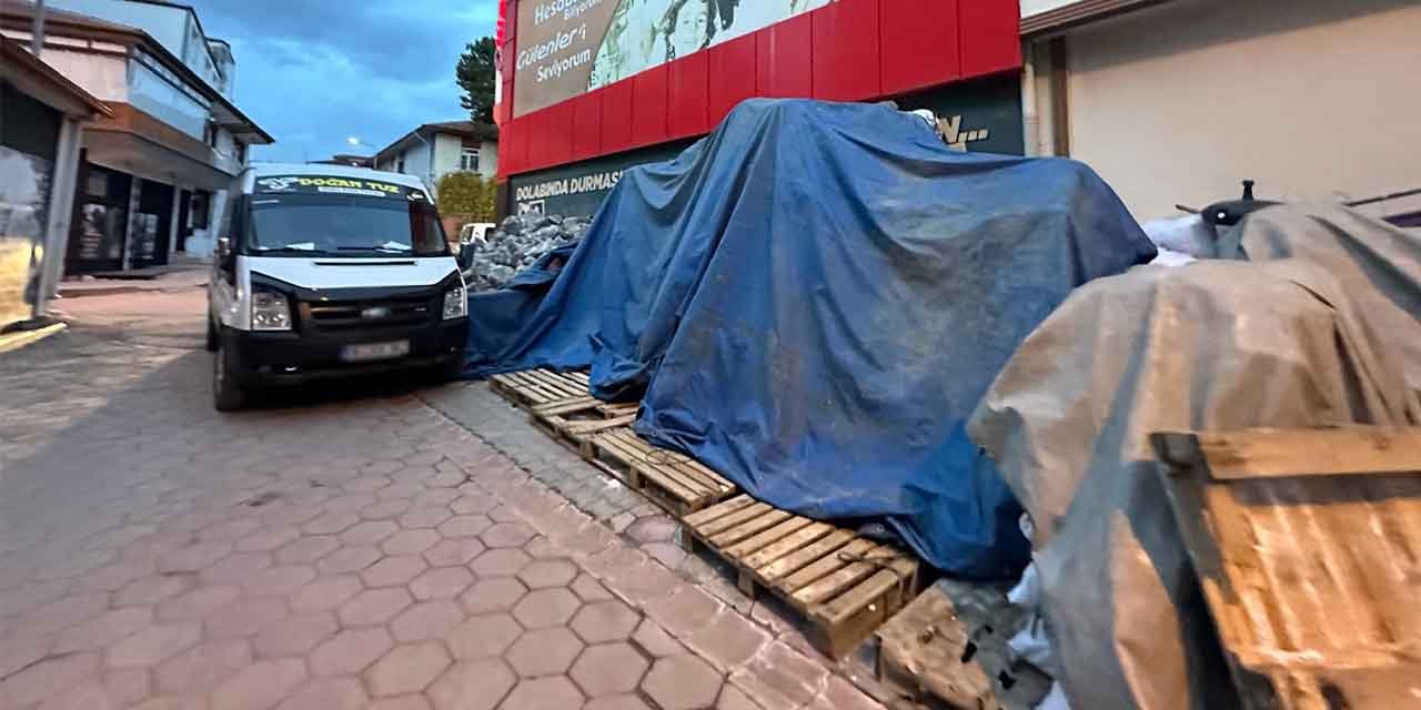 Mahkemelik cadde, depoya dönüştü!