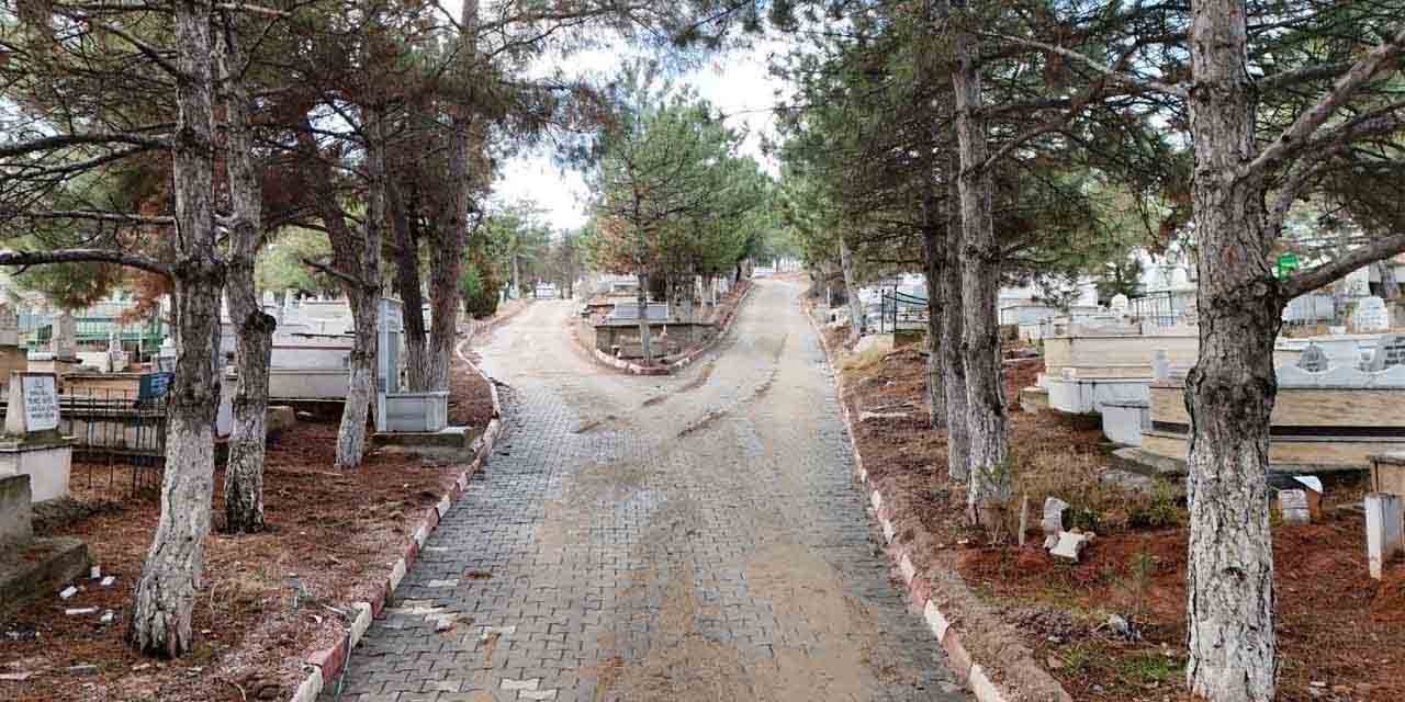 Kırıkkale Belediyesi mezarlık içi yolları yeniledi