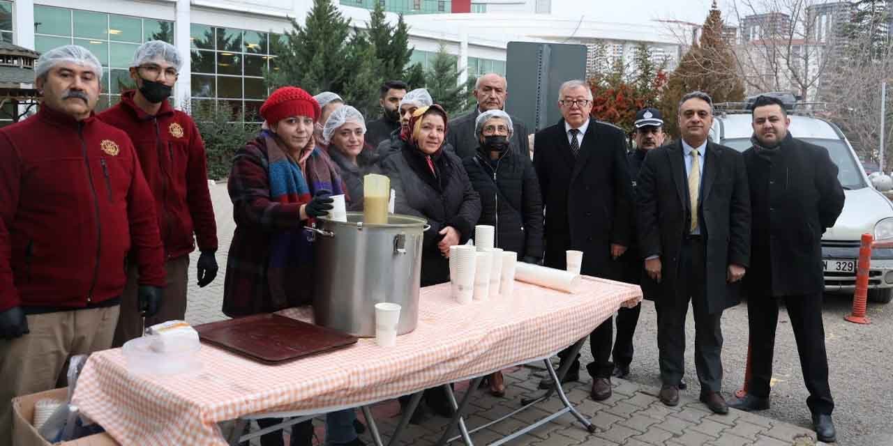 Hastane önünde gönülleri ısıtan ikram