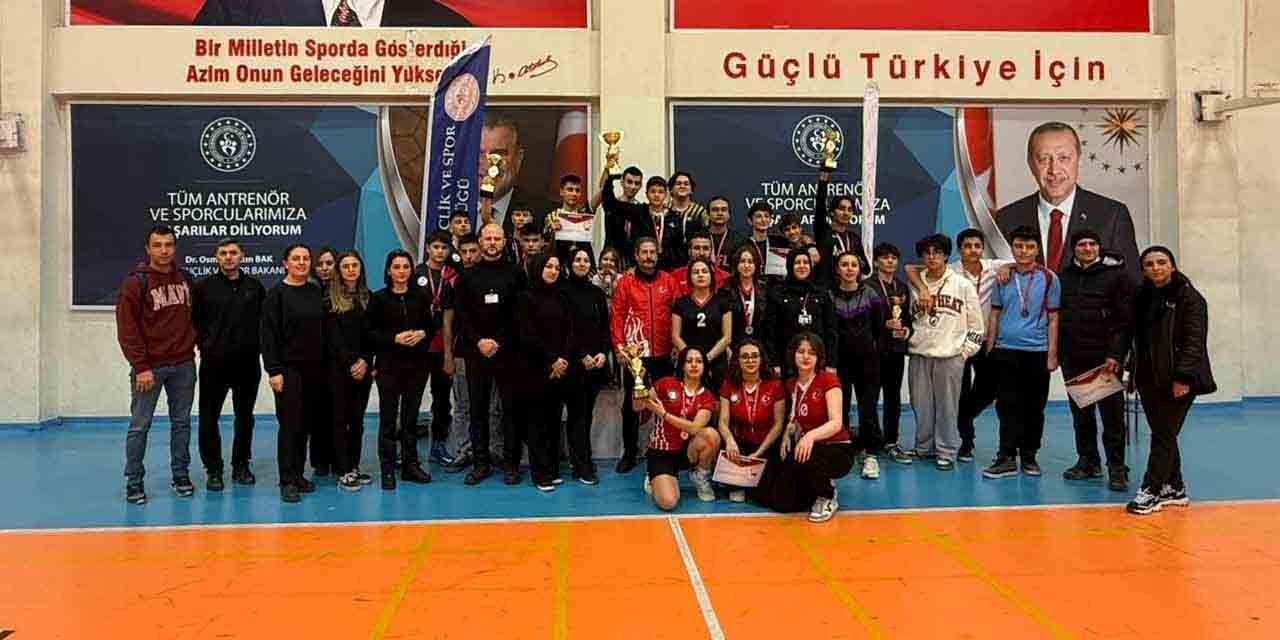 Gençler badminton müsabakası sona erdi