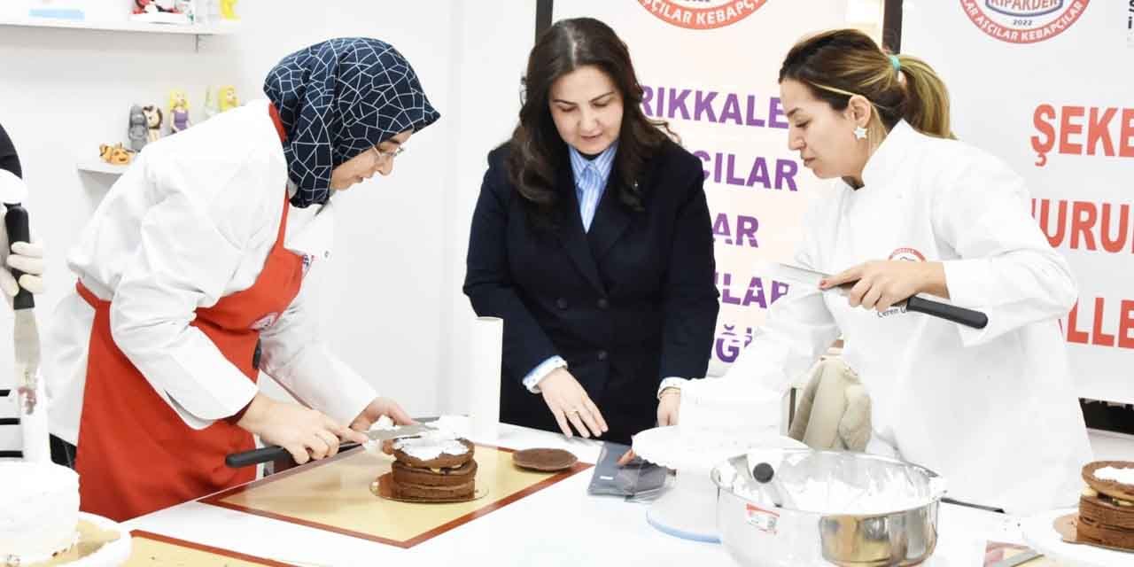 Elif Makas, kendi elleriyle pasta yaptı