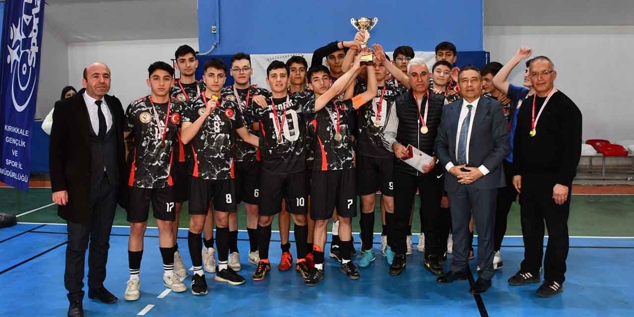 Futsal şampiyonu Atatürk Anadolu Lisesi