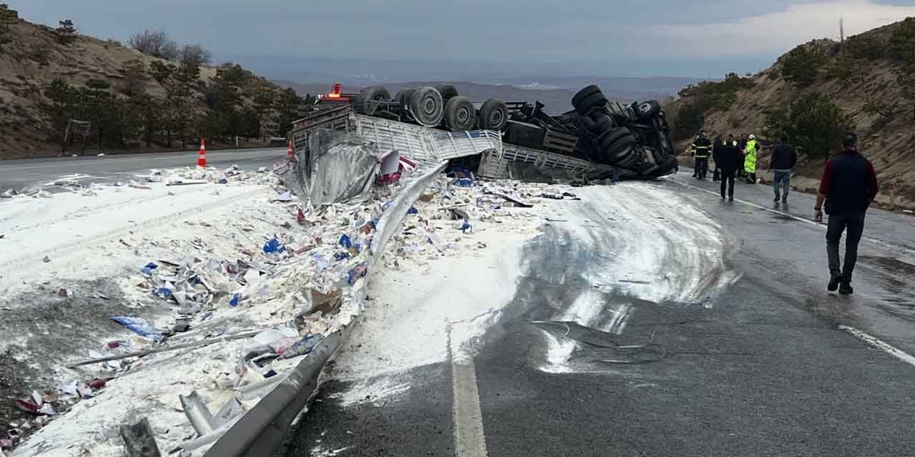 Delice’de tır refüje devrildi