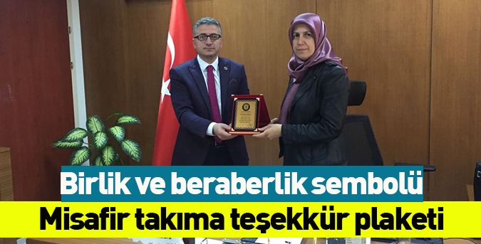 Misafir takıma teşekkür plaketi