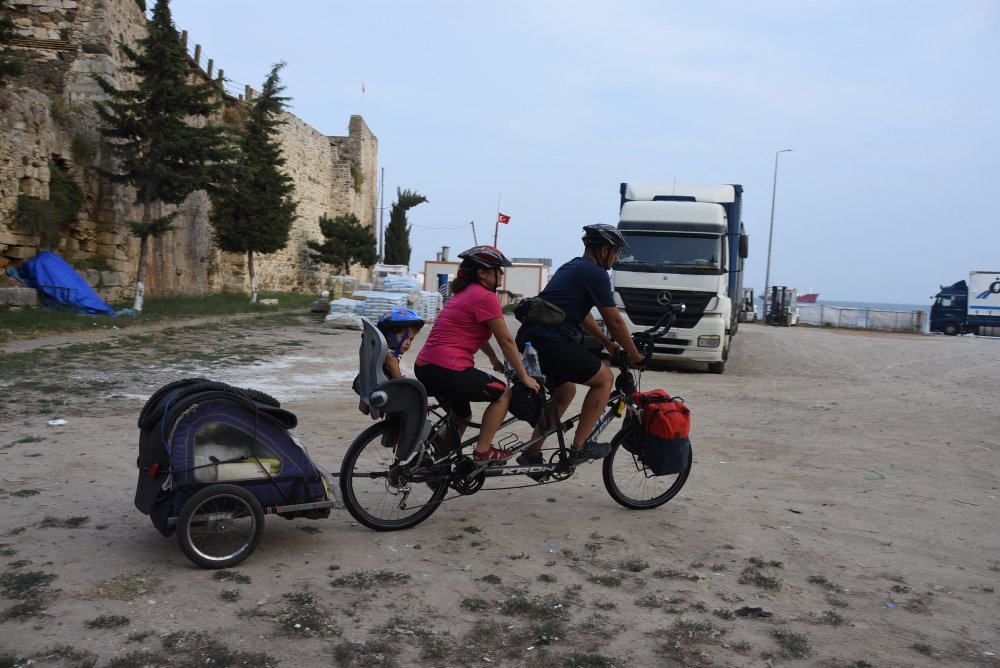 Bisiklet tutkunu çift Karadeniz turunda... Samsun'dan başladılar!..