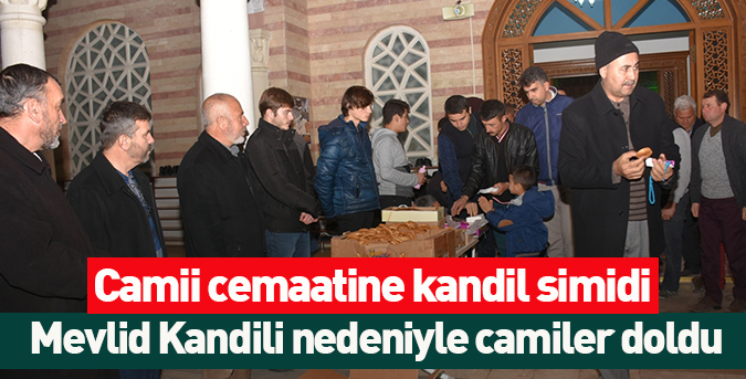 Camii cemaatine kandil simidi