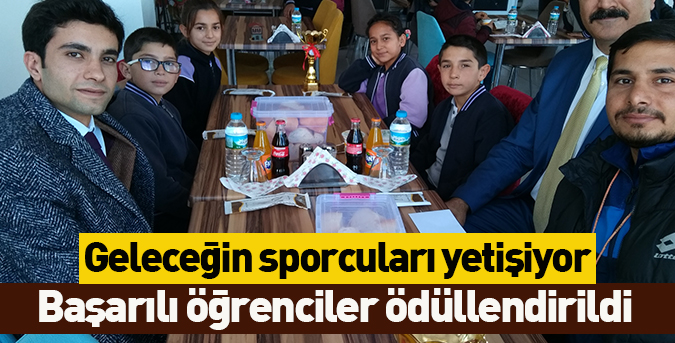 Başarılı öğrenciler ödüllendirildi