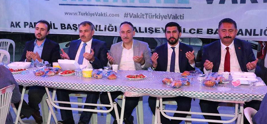 Yüzlerce Vatandaş İftar Sofrasında Buluştu