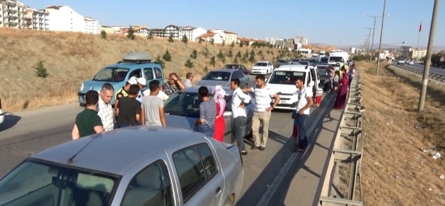 Bayram Dönüşü Zincirleme Trafik Kazası: 6 Yaralı