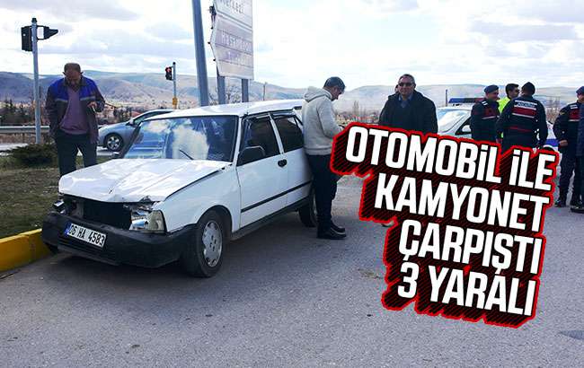 Otomobille kamyonet çarpıştı: 3 yaralı