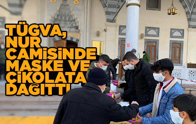 TÜGVA, Nur Camisinde maske ve çikolata dağıttı