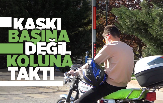 Motosiklet sürücüsü kaskı başına değil koluna taktı