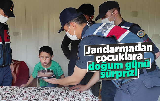 Jandarmadan çocuklara doğum günü sürprizi, mum üfleyip pasta kestiler