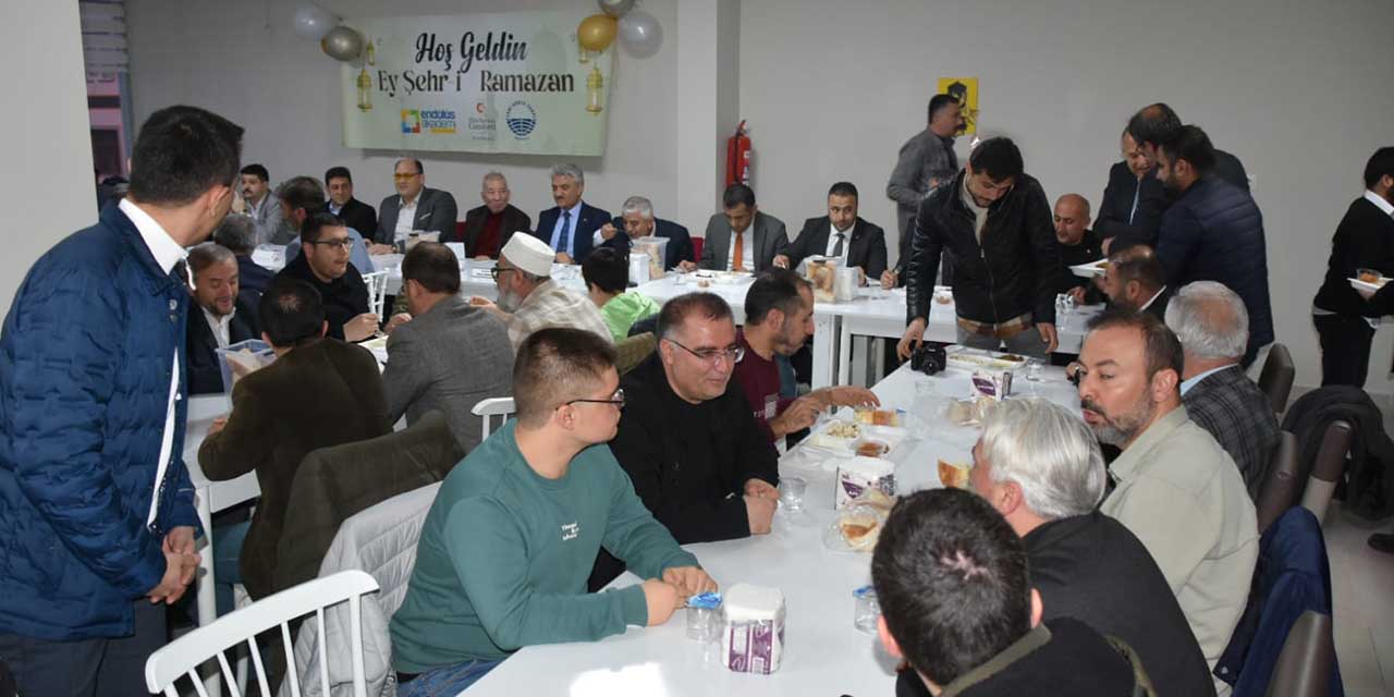 ilim-yayma-cemiyetinden-anlamli-iftar-1.jpg