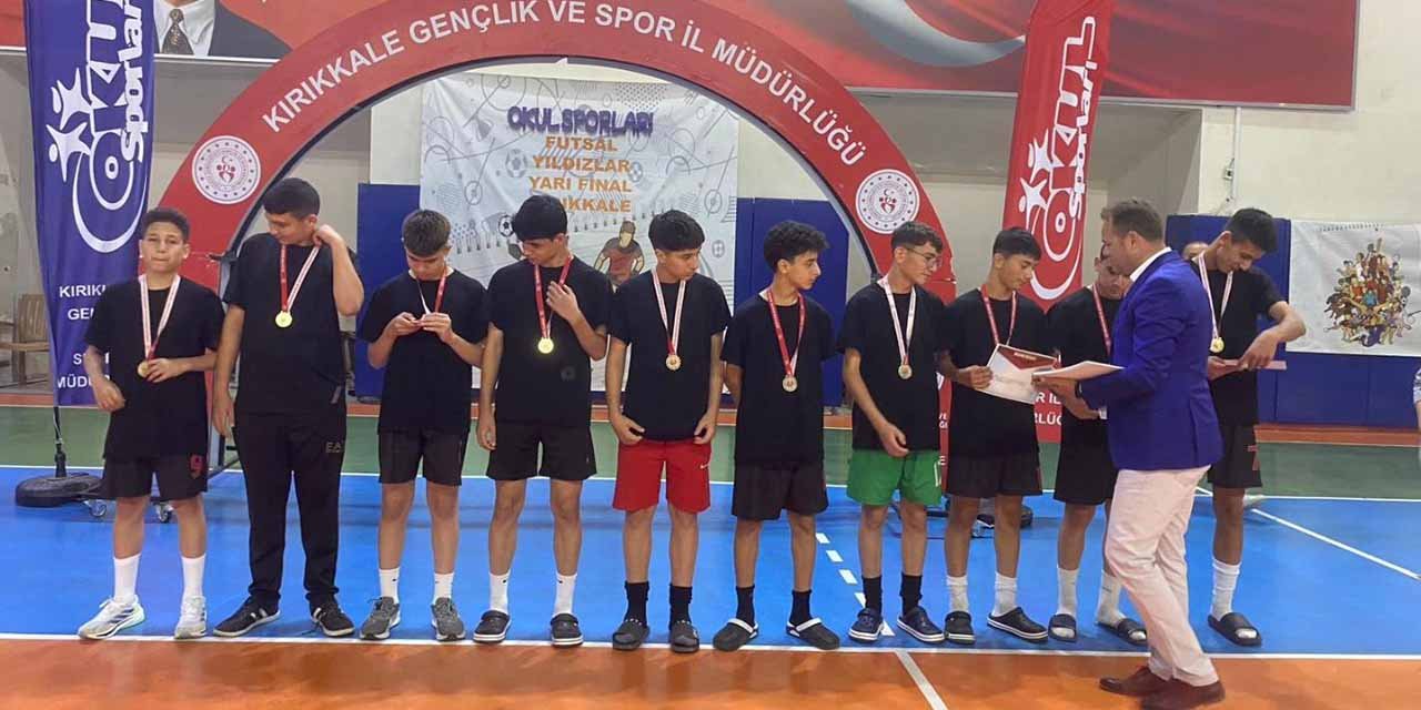 kirikkalede-futsal-yildizlari-odullendirildi-2.jpg