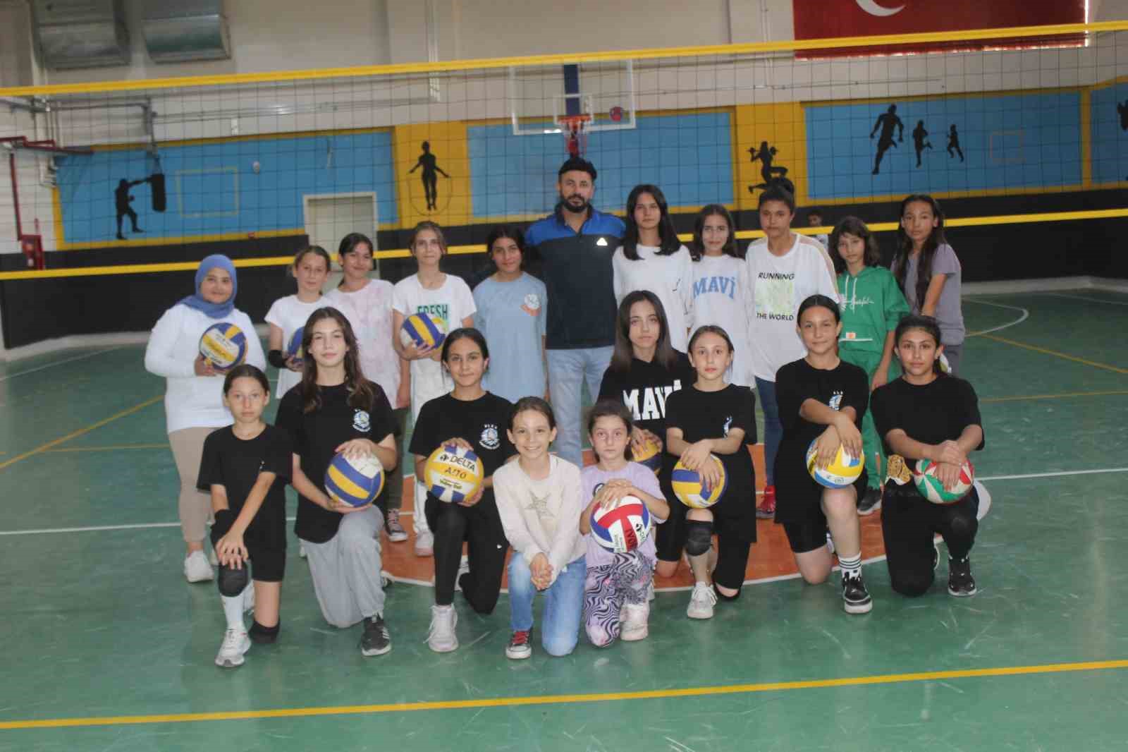 6527faf531ee7-karapinar-ilcesinde-voleybol-kursuna-yogun-ilgi1.jpg