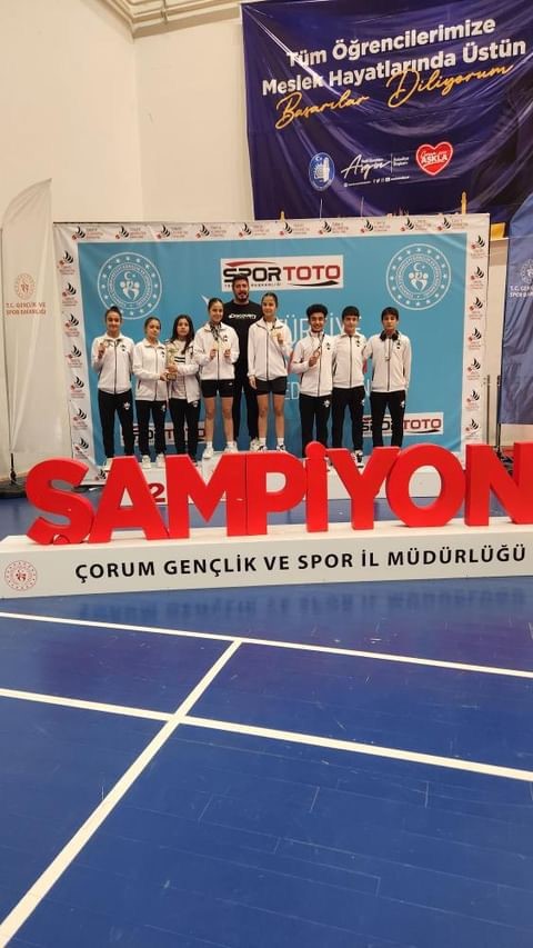 652cf71fc3859-eskisehirli-badmintoncular-sampiyonadan-dereceler-ile-dondu1.jpg